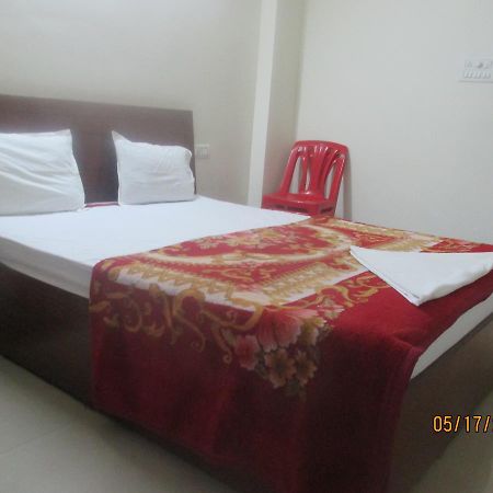 Sri Sai Ganesh Lodge Hyderabad Ngoại thất bức ảnh