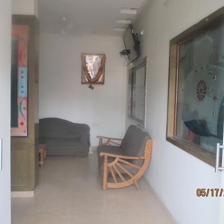 Sri Sai Ganesh Lodge Hyderabad Ngoại thất bức ảnh