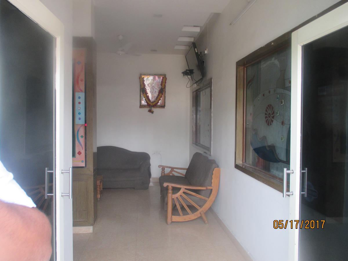 Sri Sai Ganesh Lodge Hyderabad Ngoại thất bức ảnh