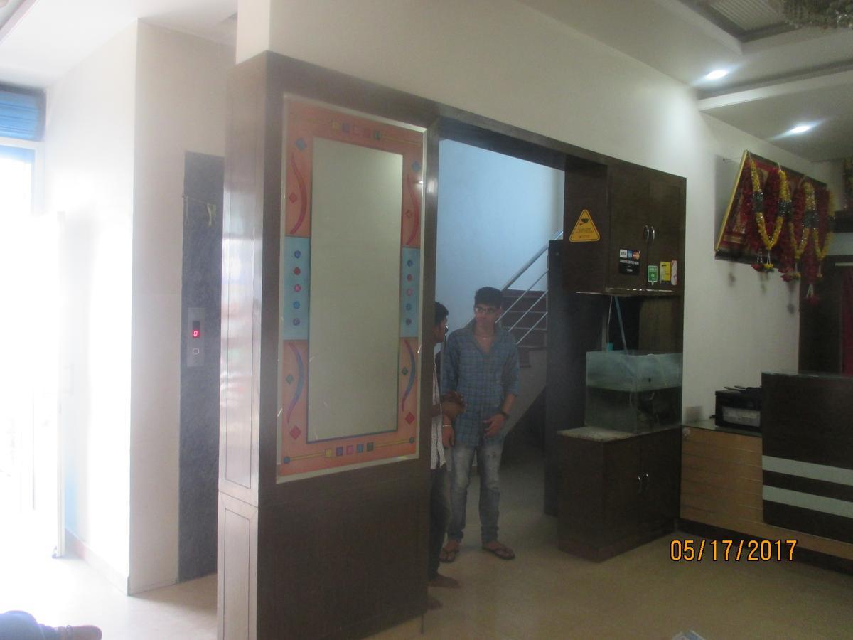 Sri Sai Ganesh Lodge Hyderabad Ngoại thất bức ảnh