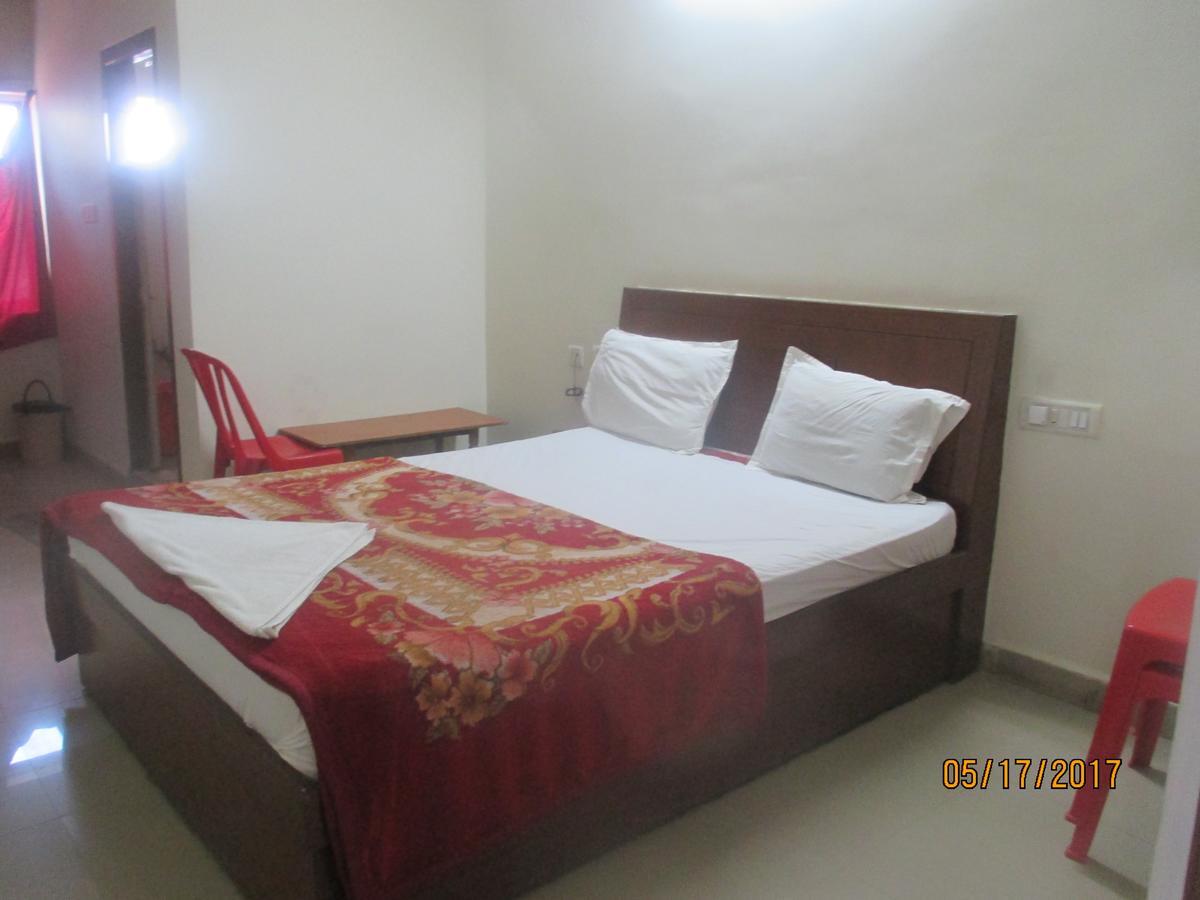 Sri Sai Ganesh Lodge Hyderabad Ngoại thất bức ảnh