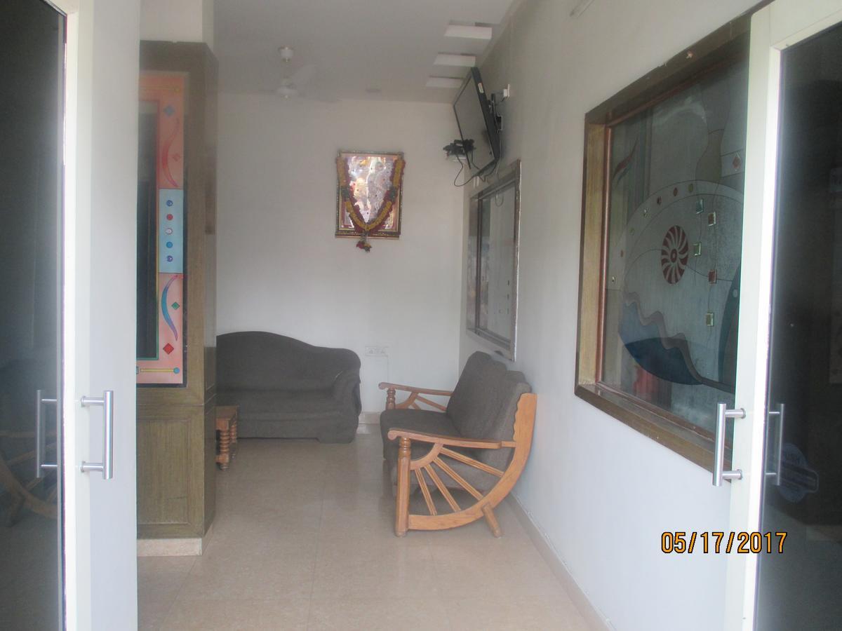 Sri Sai Ganesh Lodge Hyderabad Ngoại thất bức ảnh